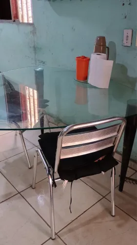 Mesa cozinha de vidro com 3 cadeiras de aluminio perfeito estado