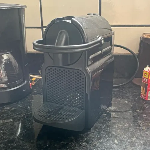 Cafeteira Nespresso Inissia (Usado)