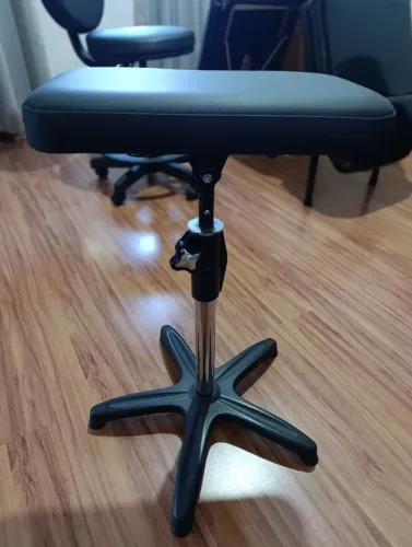 Apoio de braço para tatuadores. Excelente estado.