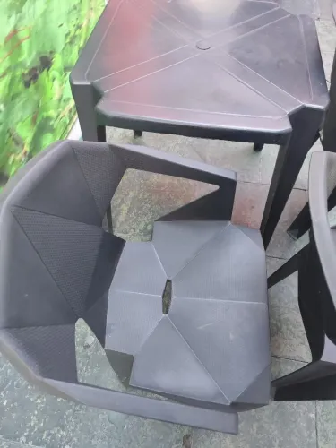 Jogo de mesa mesa e três cadeiras 