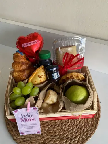 Cesta de café da manhã ou da tarde especial para o Dia das mães