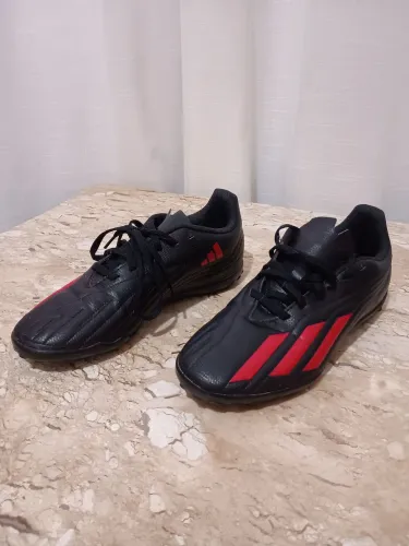 Chuteira de futebol society Adidas 
