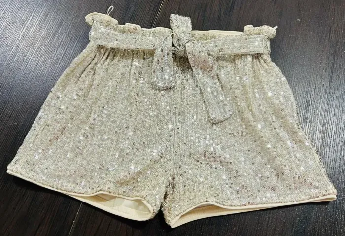 SHORTS INFANTIL MINI PAETÊ DOURADO TAMANHO 8