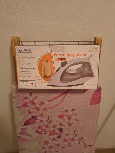 Vendo Ferro a Vapor novo na caixa acompanhando Tábua de passar Roupa .
