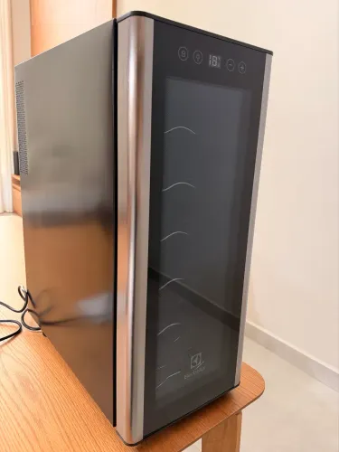 Adega Electrolux 12 Garrafas - Nova