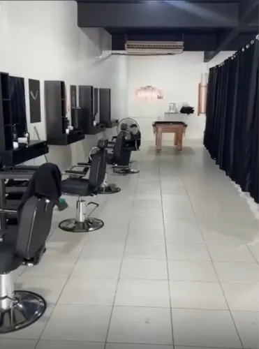 Barbearia e esmaltaria 