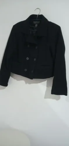 Casaco feminino ( marca: Metropolitan) " Produto importado". Tam. P. ( 40br.). Usado.