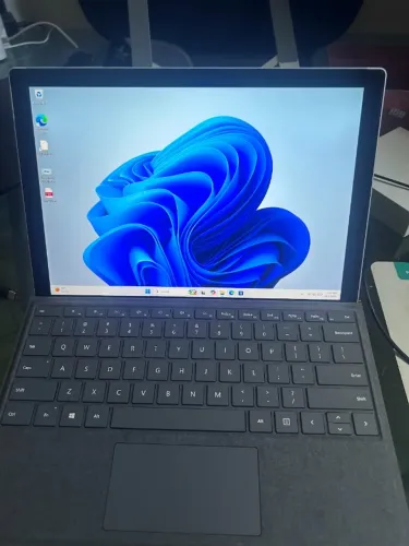Surface Pro 7 + Plus Intel i5 8 RAM/ 256 SSD Microsoft perfeito