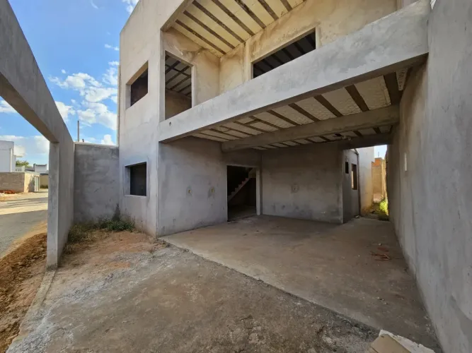Excelente Prédio na Bica Do DER em Condomínio Fechado/ Próximo a Escola Altamir