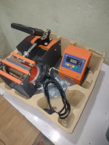máquina de estampar canecas garrafas etc 