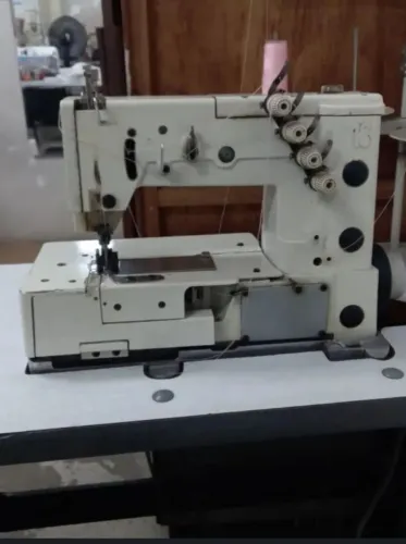 Máquina de Costura Picueta Kansay Especial Branca
