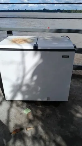 Alugo freezer, louças, mesas e cadeiras