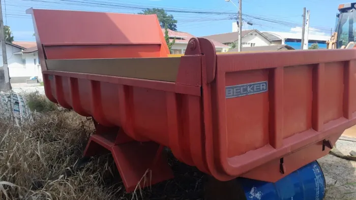 Caçamba basculante 3 m3