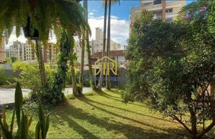 Apto com 03 Dorm. Sendo 01 suíte no Córrego Grande