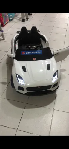 Carro elétrico de criança