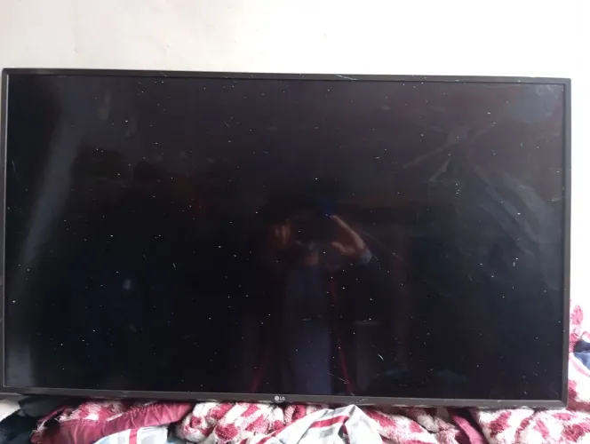 Tv LG 49' para retirar as peças