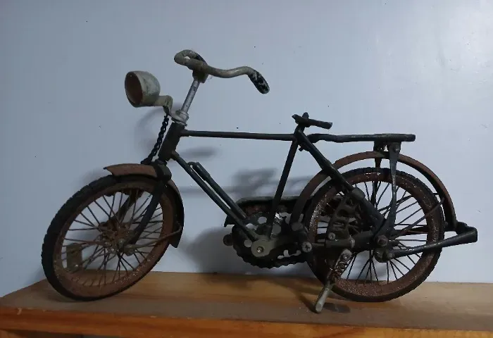 Bicicleta antiga para ornamentação 