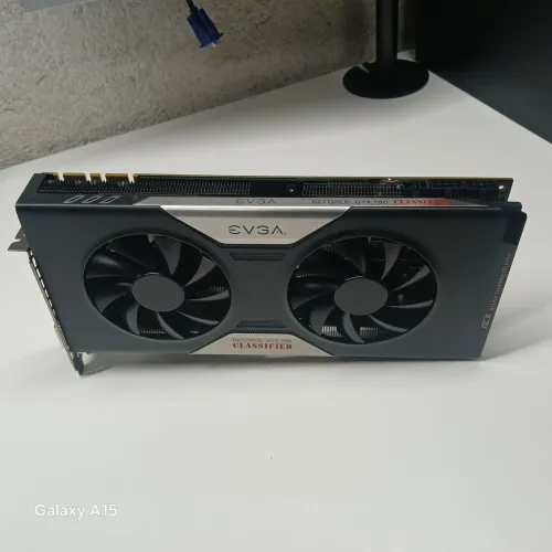 Vendo essa raridade uma placa de vidio GTX 780 classefied ela da vidio mais fica uns risco