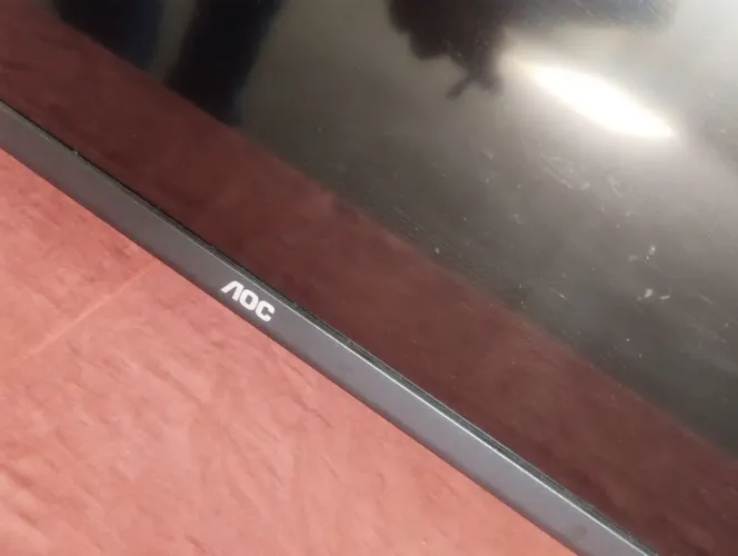 Tv 4k AOC 43 polegadas no plástico ainda