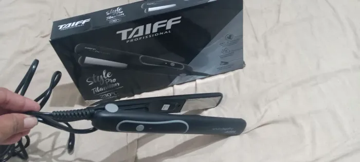 Vende_se uma chapinha usada 3 vezes taiffstyle pro Titanium 230°c cabo de 3 metros