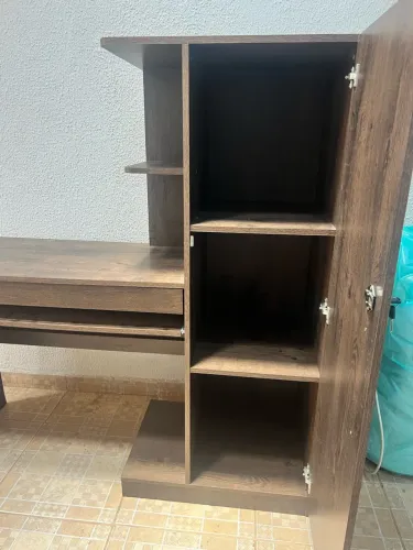 Escrivaninha com armário