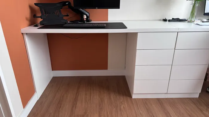 Escrivaninha de MDF
