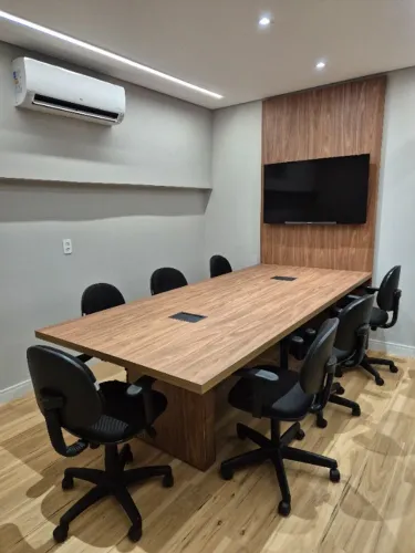 Sala de Reunião por Hora em Serra Negra | Até 8 pessoas