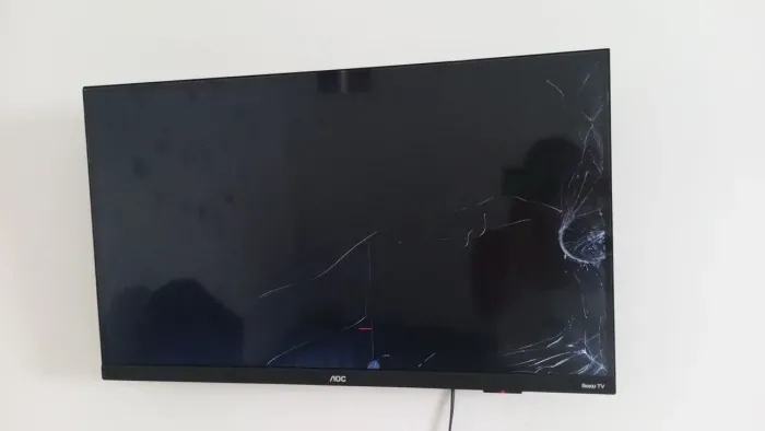 TV com defeito para retirada de peças