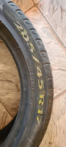 Pneus PIrelli aro 17 205/45 em bom estado