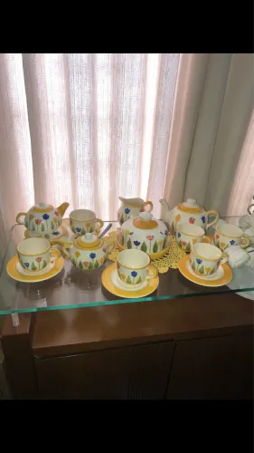 Antiquíssimo jogo de chá de Faiança pintado à mão