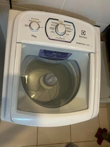 Máquina de lavar Electrolux 11kg 220V - Essential Care