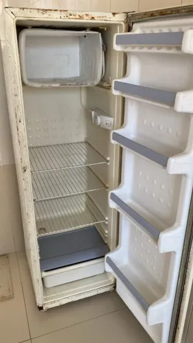 Vende-se geladeira
