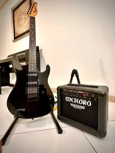 Vendo guitarra e amplificador( combo)