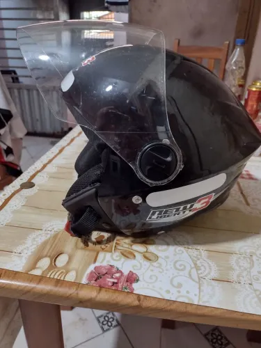 Capacete semi-novo tamanho 56