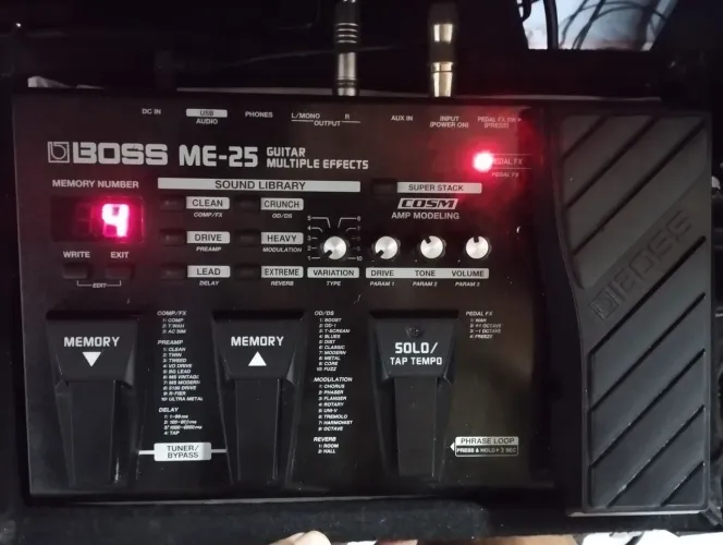 Boss Me 25 com case 