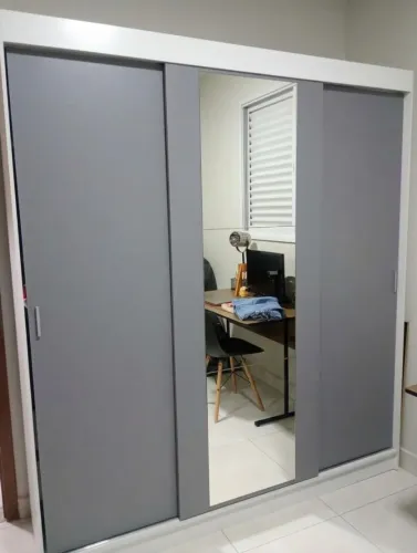 Armário guarda roupa