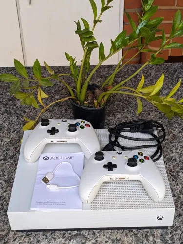 Xbox One S | all-digital | 2 controles originais