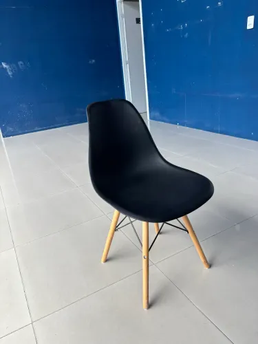 Cadeira Eames  