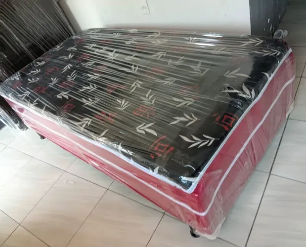 Cama solteirão viúva semi nova por 350 reais