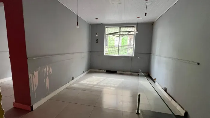 Ponto comercial/Loja/Box para aluguel possui 60 metros quadrados em Várzea - Teresópolis -