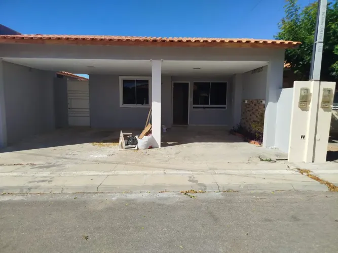 Imóvel para aluguel possui 50 metros quadrados com 2 quartos em Cohab São Francisco - Petr