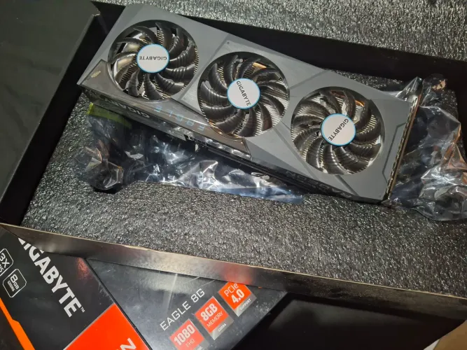 RX6600 eagle triple fan