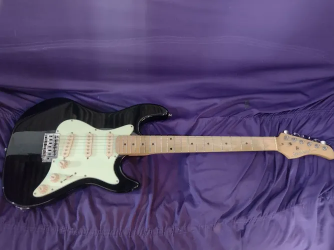 GUITARRA STRATOCASTER STS 100 VENDA COM URGÊNCIA !!!