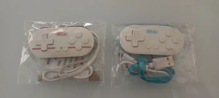PAR DE CONTROLES ZERO MINI 8BITDO NOVÍSSIMOS IDEAL PARA USO EM POUCO ESPAÇO DE VIAGEM