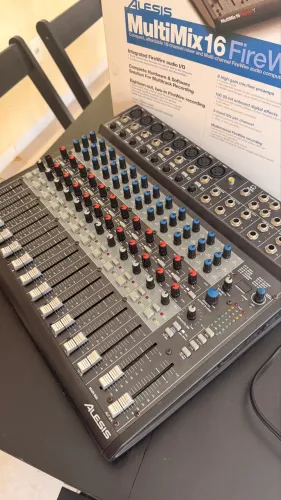 Mesa de som Alesis Multimix 16 FireWire Ótimo estado 