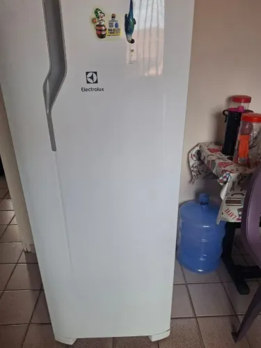 Geladeira Electrolux RE31 Impecável - Super Econômica e Prática!