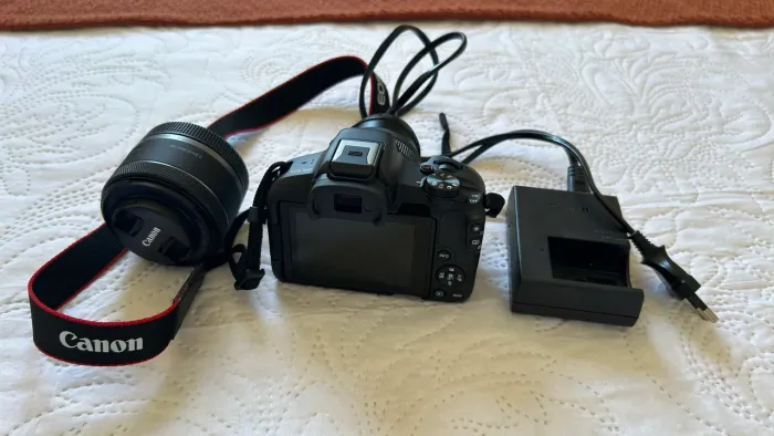 Canon EOS R50 + 18-45mm + 50mm f/1.8 ? seminova, menos de 1 ano, excelente estado