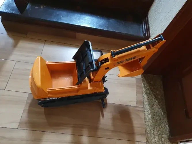 Escavadeira infantil