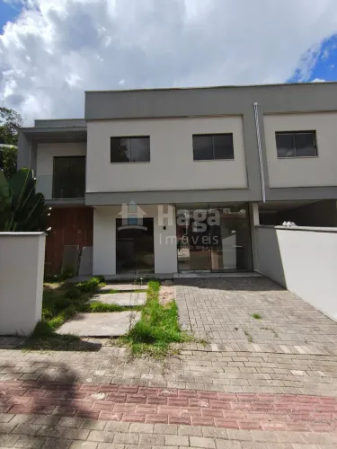 Sobrado à Venda no Bairro Aimoré em Guabiruba/SC