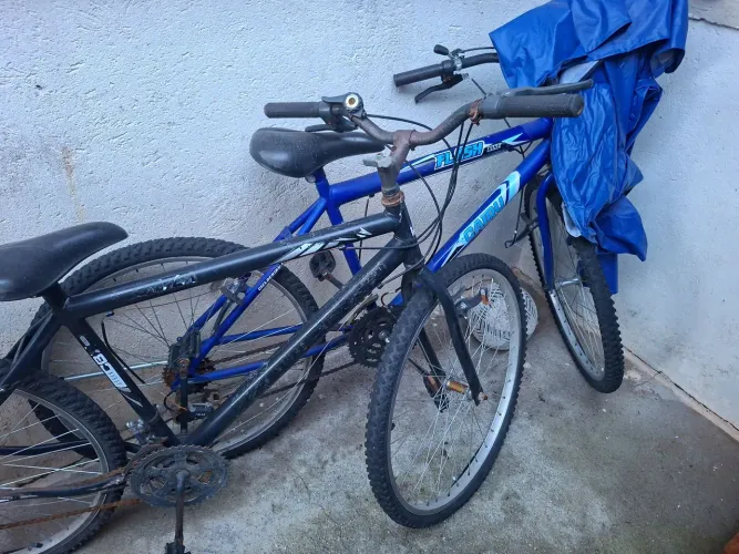 Vendo 2 bikes que precisam de reparos